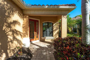 11409 HAWICK PLACE, LAKEWOOD RANCH, FL 34202 - MLS#MFRA4659875