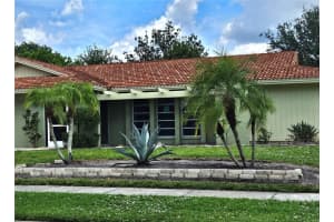 7541 Biltmore Dr, SARASOTA