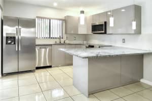 15202 POND WOODS DRIVE, TAMPA, FL 33618 - MLS#MFRA4659916