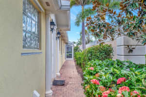 5955 BENEVENTO DRIVE, SARASOTA, FL 34238 - MLS#MFRA4659969