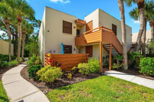 207 PINENEEDLE DRIVE, BRADENTON, FL 34210 Sold 08/18/25