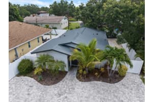 1041 TUTTLE AVENUE, SARASOTA, FL 34237 - MLS#MFRA4660100