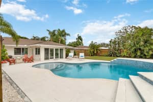 2266 SUNNYSIDE LANE, SARASOTA, FL 34239 - MLS#MFRA4660173