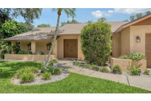 5879 RAVENWOOD DRIVE, SARASOTA, FL 34243 - MLS#MFRA4660207