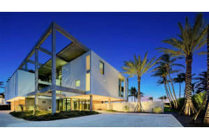 8250 SANDERLING ROAD, SARASOTA, FL 34242 - MLS#MFRA4660281