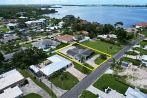 1848 Southpointe Dr, SARASOTA