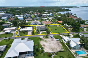 1848 SOUTHPOINTE DRIVE, SARASOTA, FL 34231 - MLS#MFRA4660320