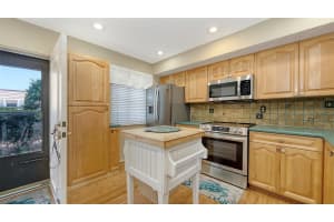 8897 MIDNIGHT PASS ROAD, SARASOTA, FL 34242 - MLS#MFRA4660356