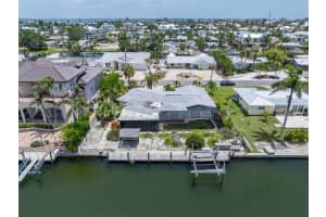 524 70TH STREET, HOLMES BEACH, FL 34217 - MLS#MFRA4660373