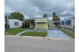 707 49TH AVENUE DR W, BRADENTON, FL 34207 - MLS#MFRA4660425