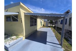 707 49TH AVENUE DR W, BRADENTON, FL 34207 - MLS#MFRA4660425