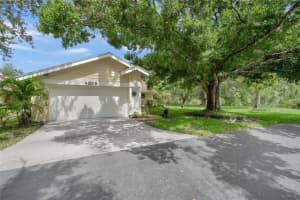 4239 CARRIAGE DRIVE, SARASOTA, FL 34241 - MLS#MFRA4660607