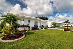 3906 CHINABERRY ROAD, BRADENTON, FL 34208 - MLS#MFRA4660680