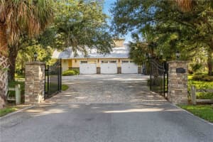 1245 Hanoverian Cir, NOKOMIS