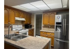 1084 LONGFELLOW CIRCLE, SARASOTA, FL 34243 - MLS#MFRA4660834