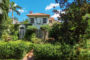 457 Woodland Dr, SARASOTA