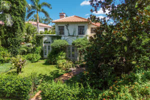 457 WOODLAND DRIVE, SARASOTA, FL 34234 - MLS#MFRA4660855