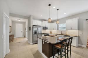 6964 WHITE WILLOW COURT, SARASOTA, FL 34243 - MLS#MFRA4660920