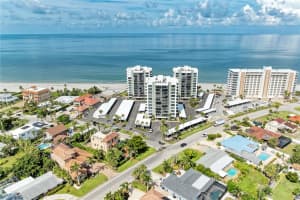 627 Alhambra Rd #202, VENICE