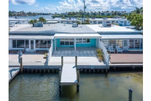 18 SEASIDE COURT, HOLMES BEACH, FL 34217 - MLS#MFRA4661145