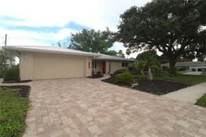 6512 BOWLINE DRIVE, SARASOTA, FL 34231 - MLS#MFRA4661388