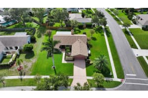 6675 EASTON DRIVE, SARASOTA, FL 34238 - MLS#MFRA4661504