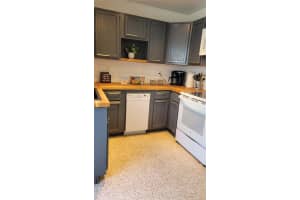 2141 BAY STREET, SARASOTA, FL 34237 - MLS#MFRA4661532
