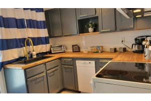 2141 BAY STREET, SARASOTA, FL 34237 - MLS#MFRA4661532