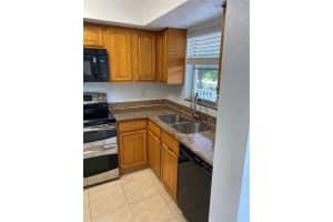 924 LA COSTA CIR #6, SARASOTA, FL 34237 - MLS#MFRA4661684