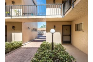 2763 Woodgate Ln #101, SARASOTA