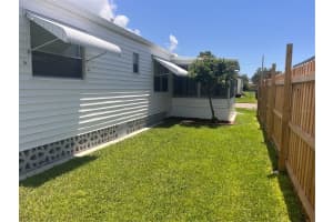 305 52ND AVENUE PLAZA, BRADENTON, FL 34203 - MLS#MFRA4661871
