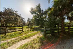 1615 DARBY ROAD, SARASOTA, FL 34240 - MLS#MFRA4661995
