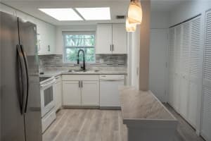 2765 GOLF COURSE DRIVE, SARASOTA, FL 34234 - MLS#MFRA4662099