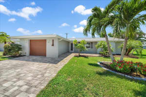 6841 ROXBURY DRIVE, SARASOTA, FL 34231 - MLS#MFRA4662150