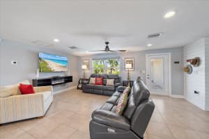 6841 ROXBURY DRIVE, SARASOTA, FL 34231 - MLS#MFRA4662150
