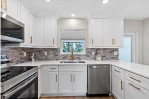 5830 MIDNIGHT PASS ROAD, SARASOTA, FL 34242 - MLS#MFRA4662182