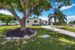 442 HICKORY, VENICE, FL 34293 - MLS#MFRA4662201