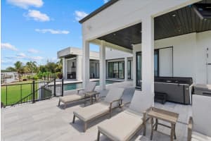 614 Bayshore Dr Osprey, FL 34229 - Off Market