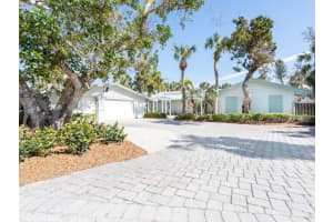 18 N Casey Key Rd, OSPREY
