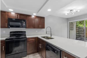 1125 LONGFELLOW WAY, SARASOTA, FL 34243 - MLS#MFRA4662526