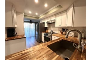 5205 WEDGEWOOD LN #15, SARASOTA, FL 34235 - MLS#MFRA4662535