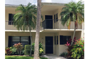 7050 FAIRWAY BEND LANE, SARASOTA, FL 34243 - MLS#MFRA4662600