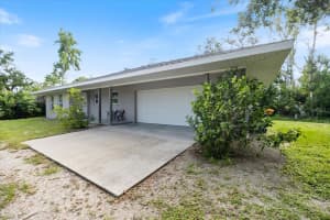 8915 Vamo Rd, SARASOTA