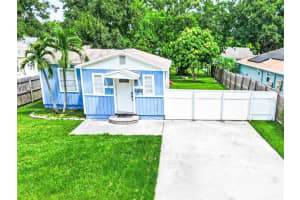 4035 40th Ave N, ST PETERSBURG