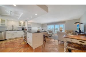 800 BENJAMIN FRANKLIN DRIVE, SARASOTA, FL 34236 - MLS#MFRA4662814