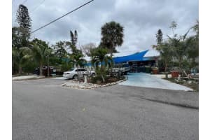 300 GARDEN LANE, SARASOTA, FL 34242 - MLS#MFRA4662830