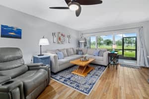 7050 FAIRWAY BEND LANE, SARASOTA, FL 34243 - MLS#MFRA4662914