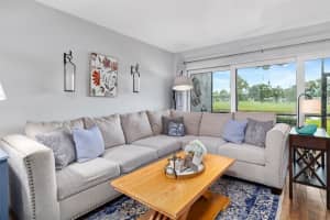 7050 FAIRWAY BEND LANE, SARASOTA, FL 34243 - MLS#MFRA4662914