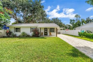 1477 S School Ave, SARASOTA