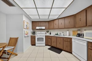 6051 SUN BOULEVARD, ST PETERSBURG, FL 33715 - MLS#MFRA4663176